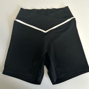 Volley shorts black and white